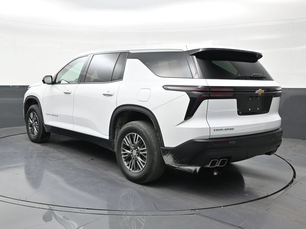 Used 2024 Chevrolet Traverse LS FWD image 3