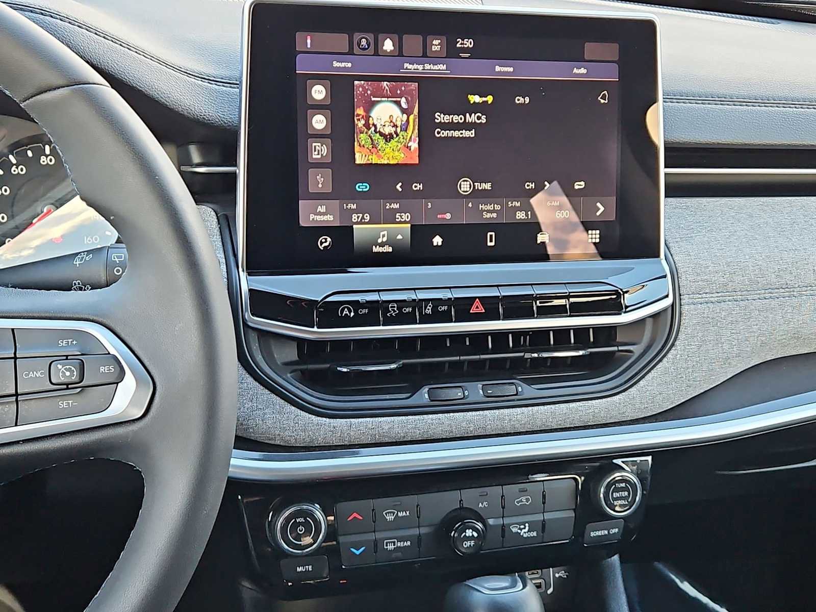 Used 2022 Jeep Compass Latitude image 27