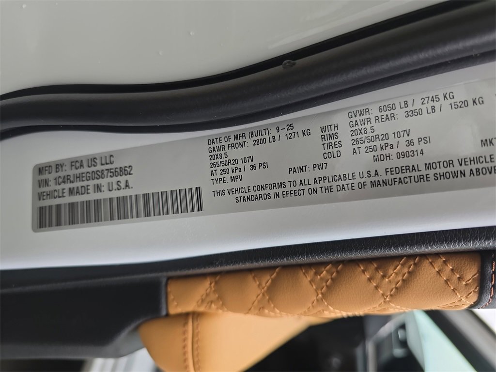 New 2025 Jeep Grand Cherokee Summit w/ Luxury Tech Group V image 37