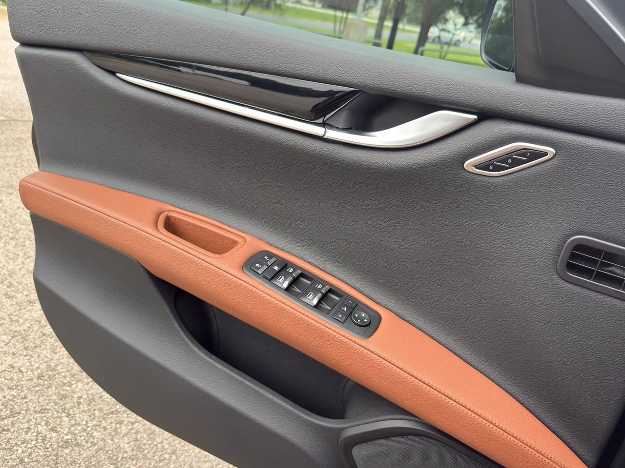 Certified 2022 Maserati Ghibli Modena Q4 AWD/4WD image 28