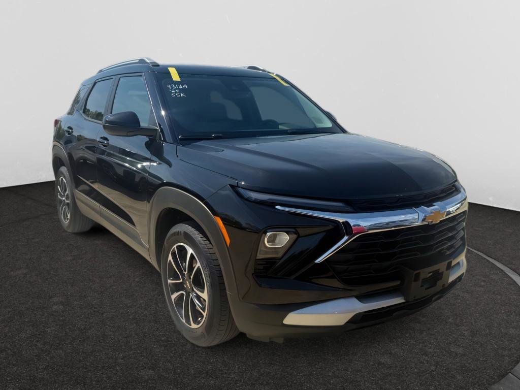Used 2024 Chevrolet TrailBlazer LT w/ Convenience Package FWD image 3