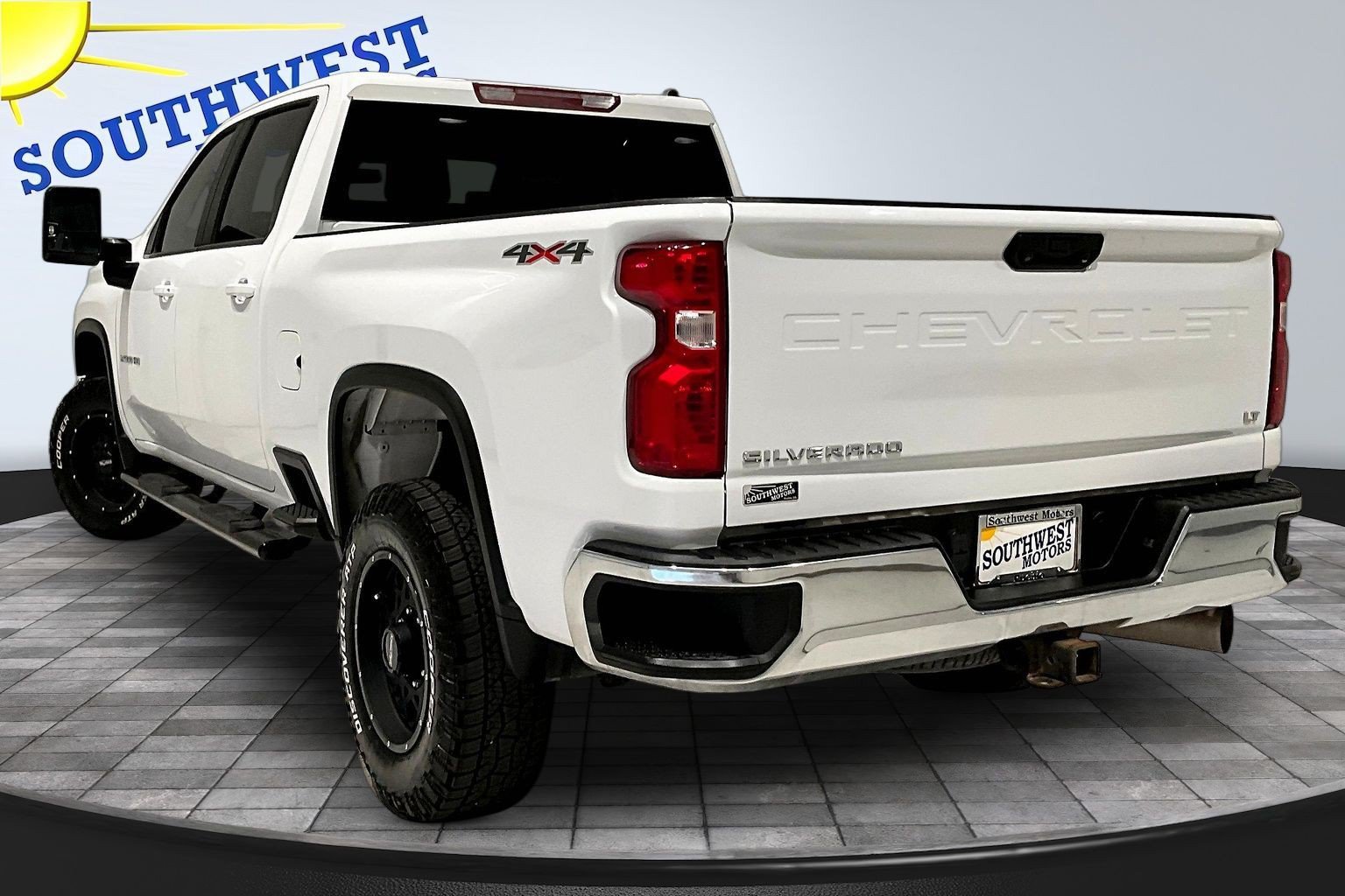 Used 2022 Chevrolet Silverado 2500 LT w/ Fleet Comfort Package AWD/4WD image 5