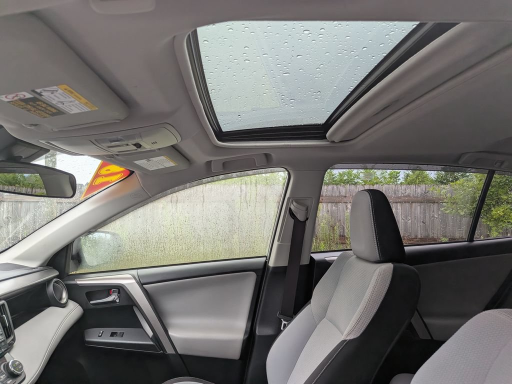 Used 2018 Toyota RAV4 XLE FWD image 15