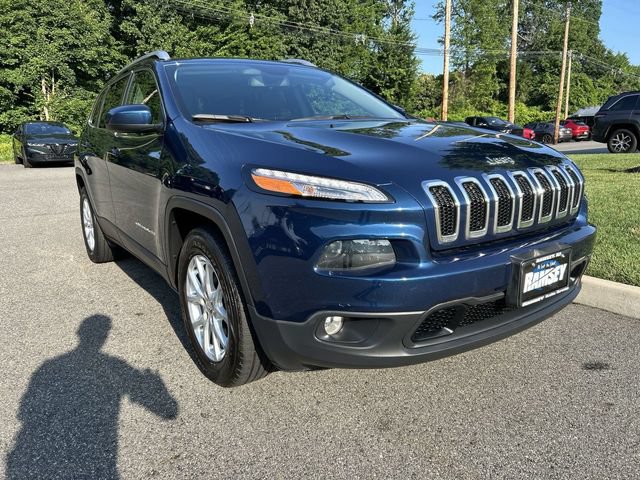 Used 2018 Jeep Cherokee Latitude Plus w/ Cold Weather Group AWD/4WD image 2