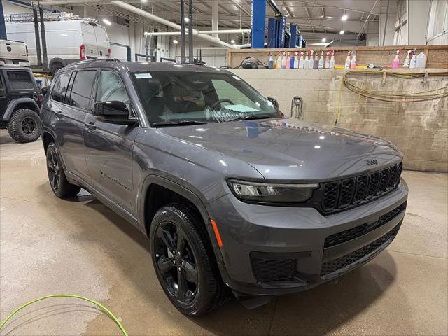 Certified 2024 Jeep Grand Cherokee L Altitude AWD/4WD image 1