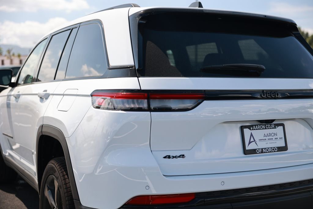 New 2025 Jeep Grand Cherokee Limited w/ Black Appearance Package image 10