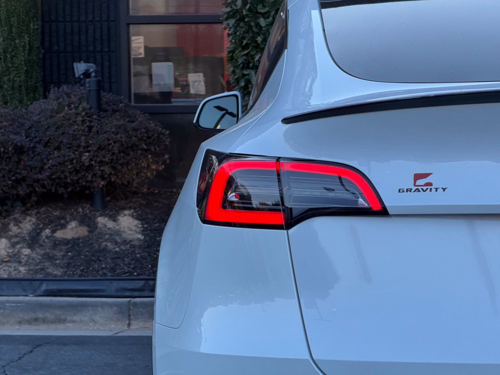 Used 2022 Tesla Model Y Performance AWD/4WD image 15
