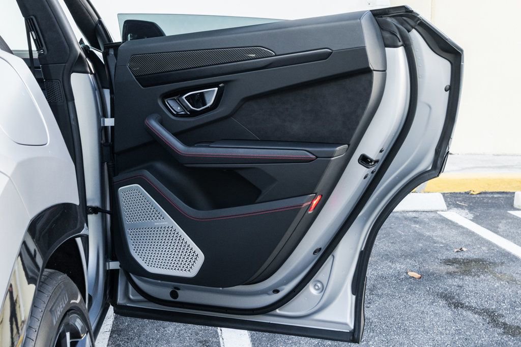 Used 2022 Lamborghini Urus image 29