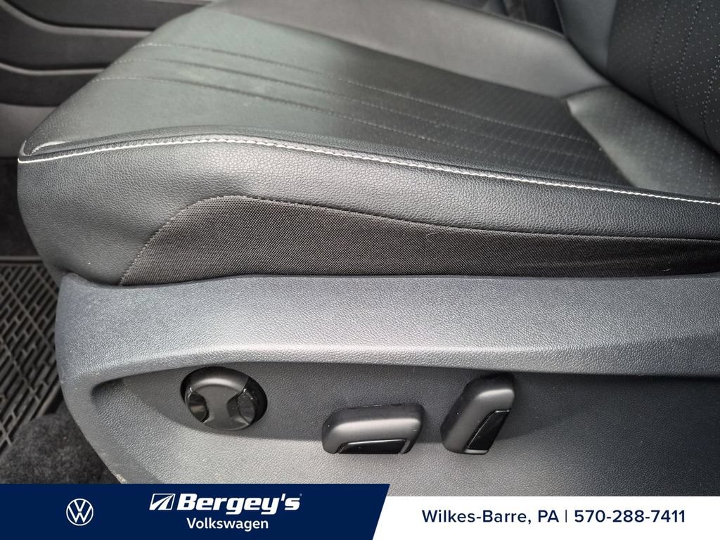 Certified 2023 Volkswagen Tiguan SE w/ Panoramic Sunroof Package FWD image 14