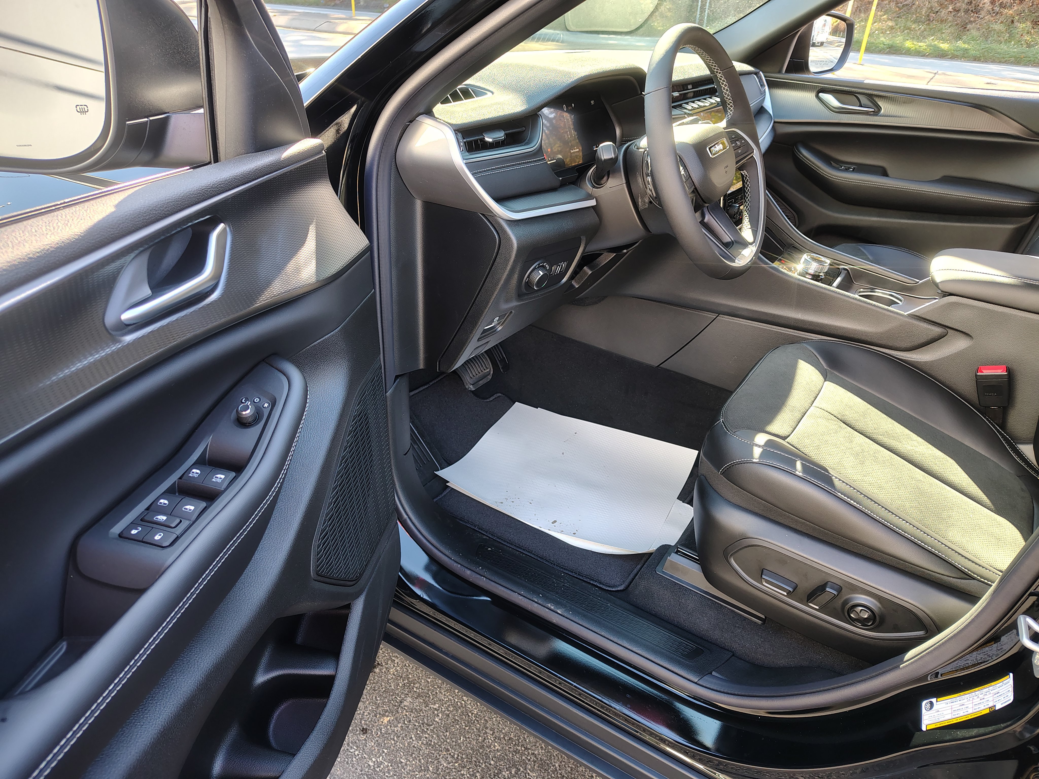 New 2027 Jeep Grand Cherokee Laredo X AWD/4WD image 19
