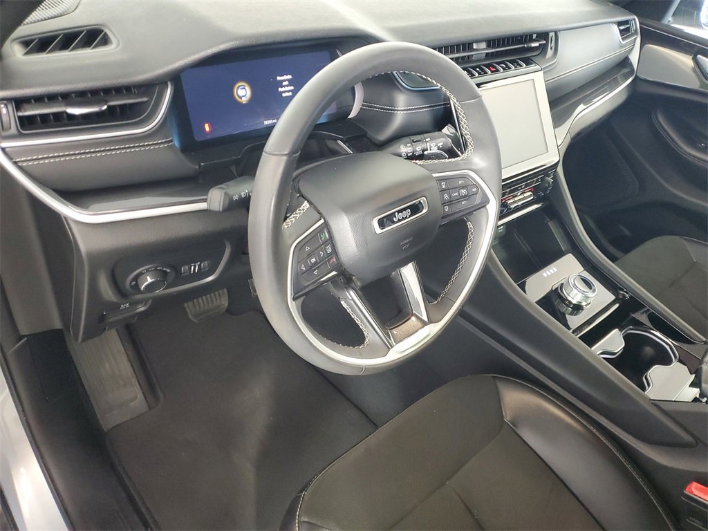 Used 2023 Jeep Grand Cherokee L Laredo image 11