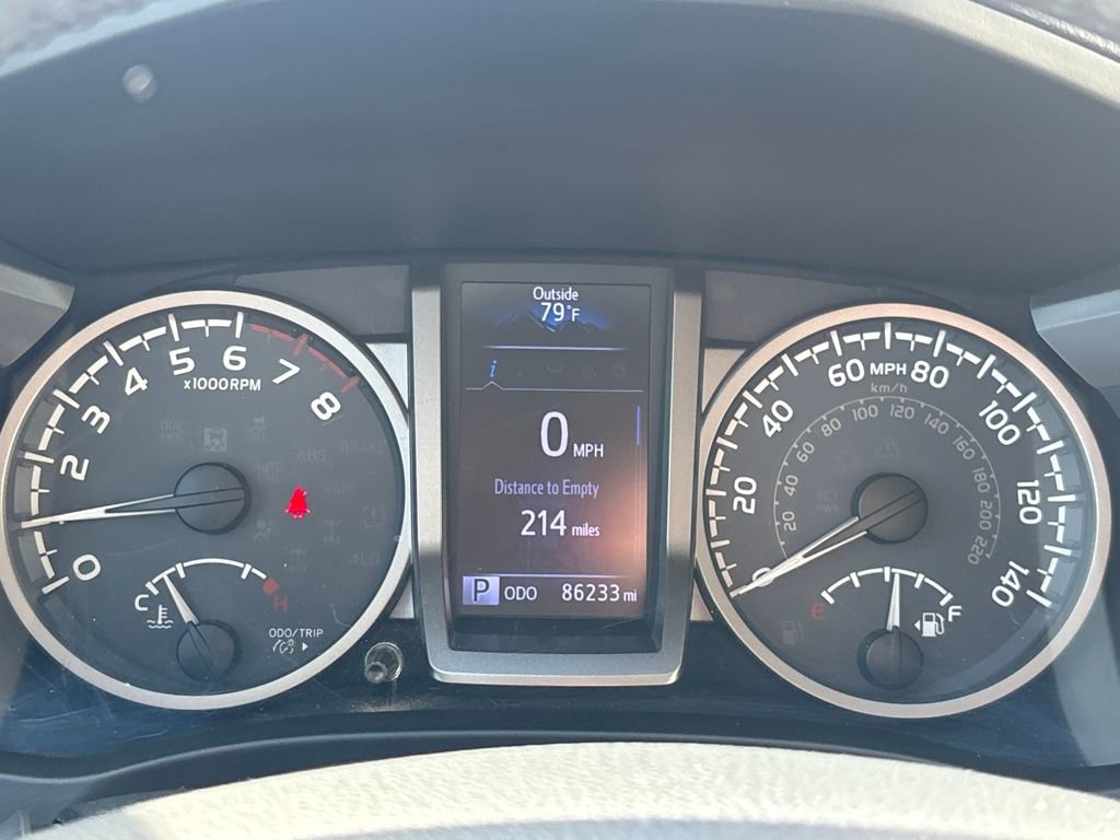 Used 2016 Toyota Tacoma SR5 w/ Towing Package image 18