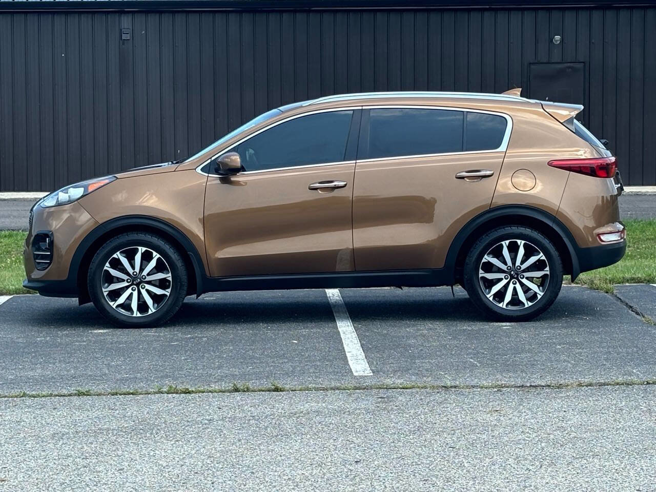 Used 2017 Kia Sportage EX image 3