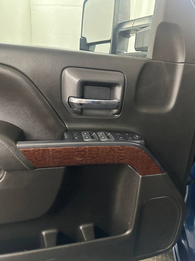 Used 2019 GMC Sierra 2500 SLE w/ SLE Preferred Package AWD/4WD image 9