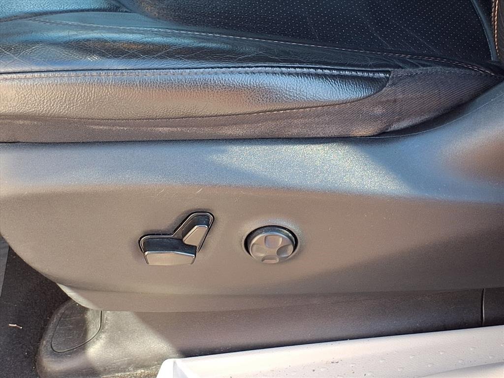 Used 2020 Chrysler Pacifica Touring-L Plus image 4