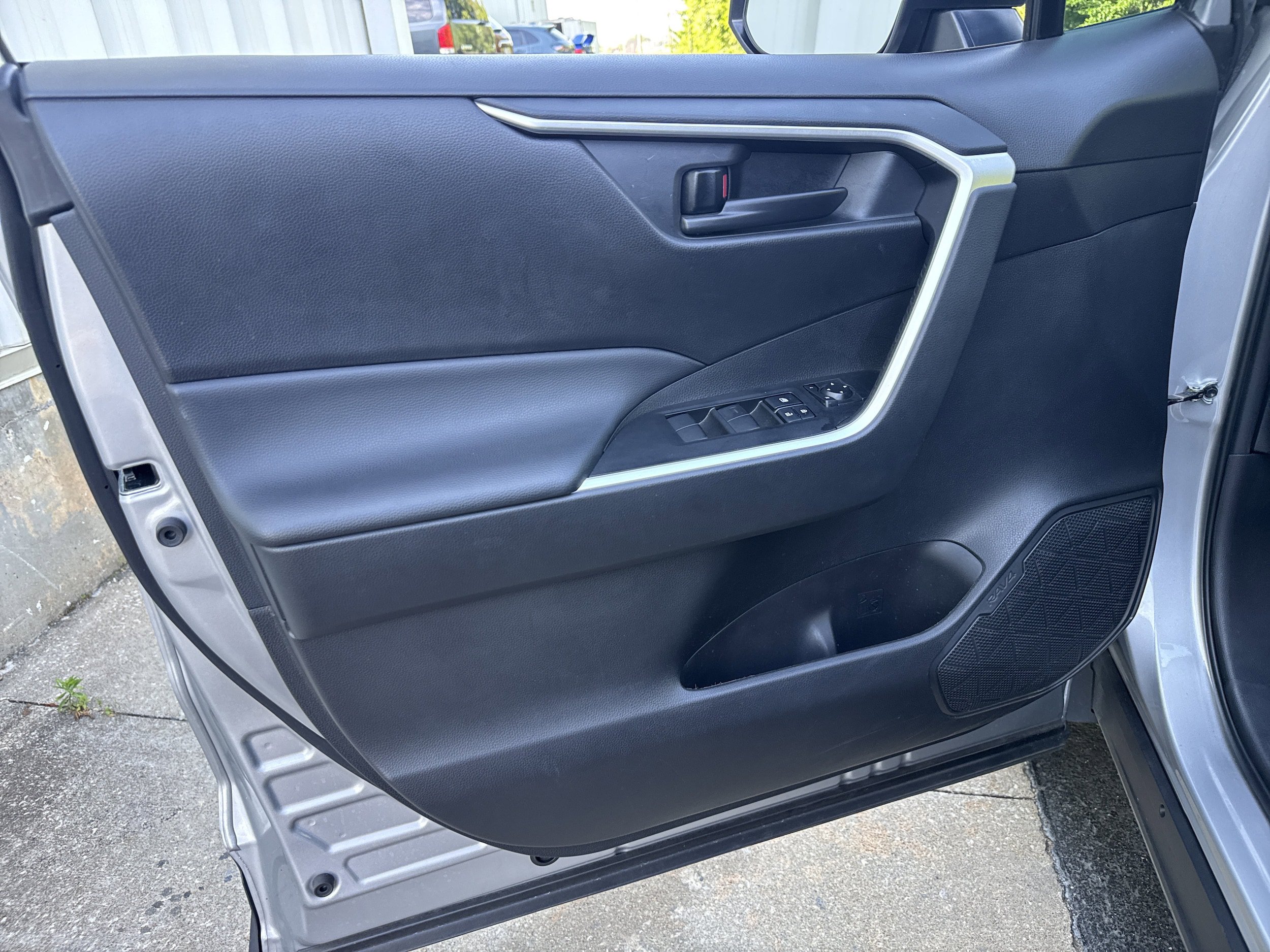 Used 2024 Toyota RAV4 LE AWD/4WD image 6