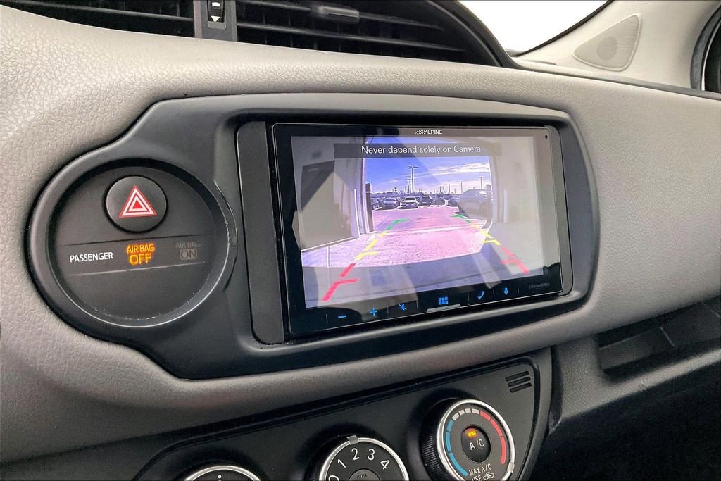 Used 2016 Toyota Yaris L image 25