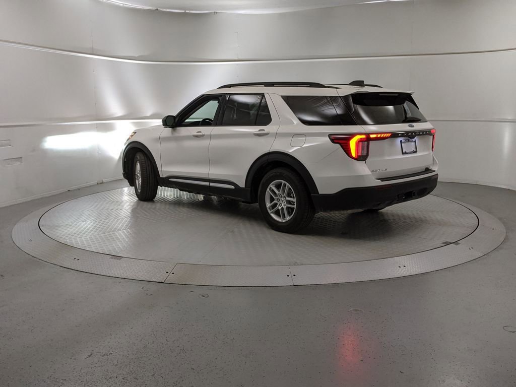 New 2025 Ford Explorer Active image 4