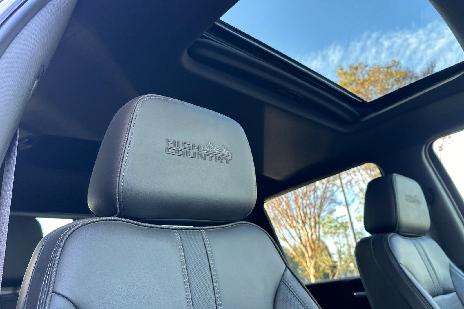 Used 2022 Chevrolet Silverado 2500 High Country w/ Z71 Off-Road Package image 18