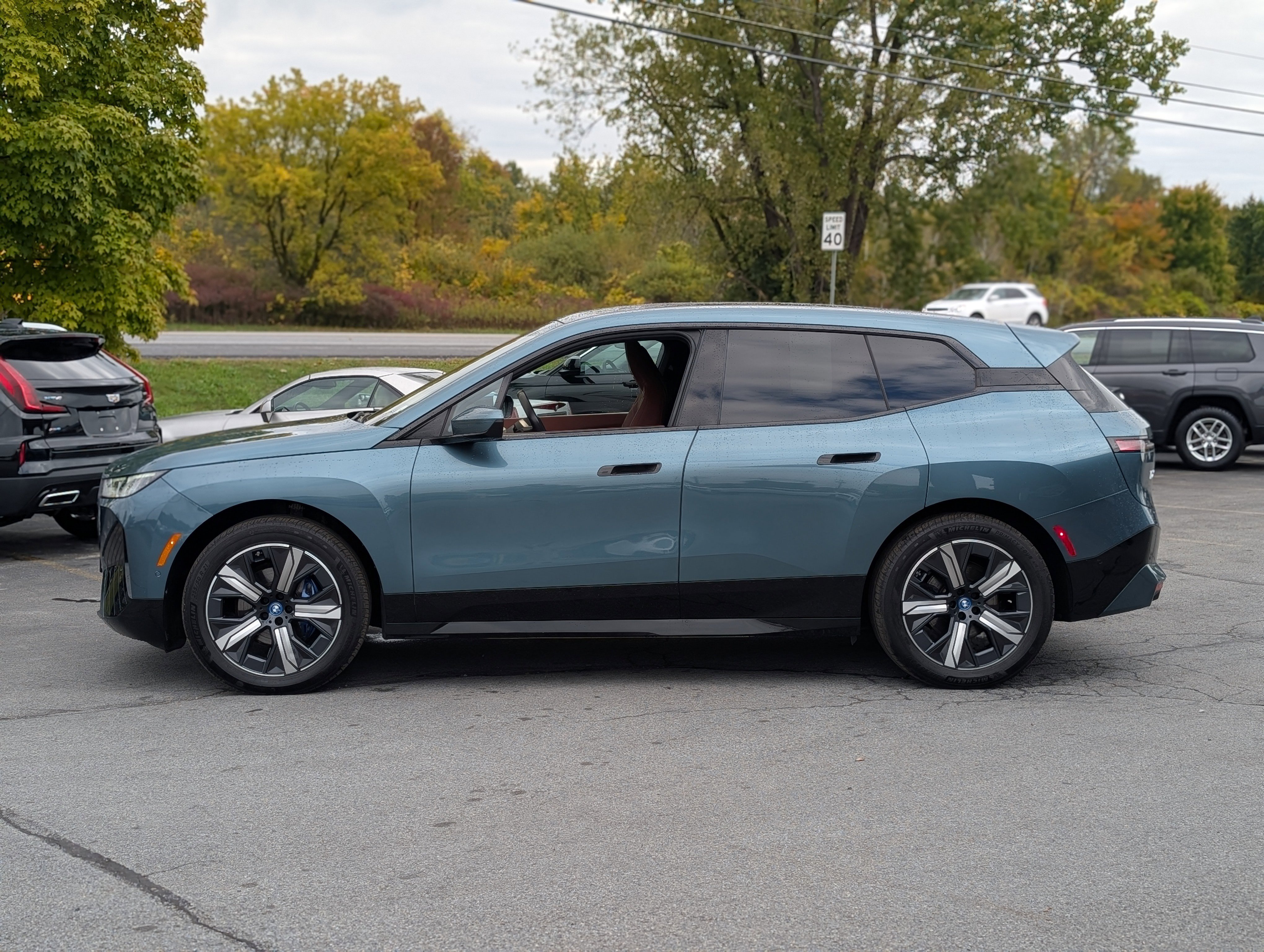 Used 2023 BMW iX xDrive50 w/ Sport Package image 8