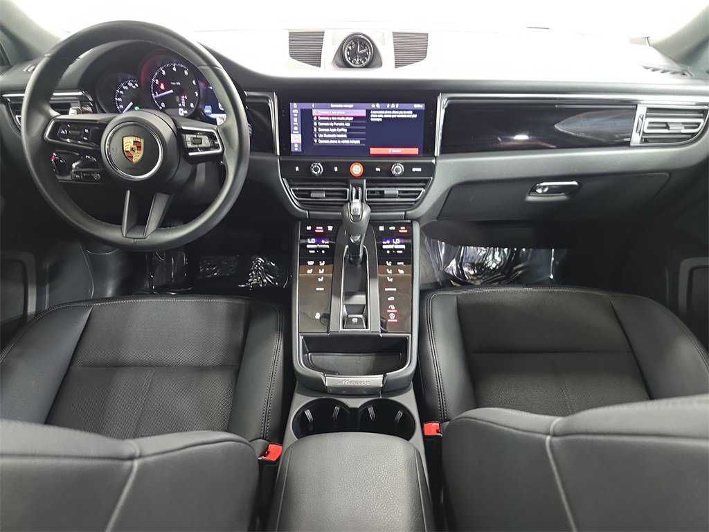 Certified 2025 Porsche Macan image 13