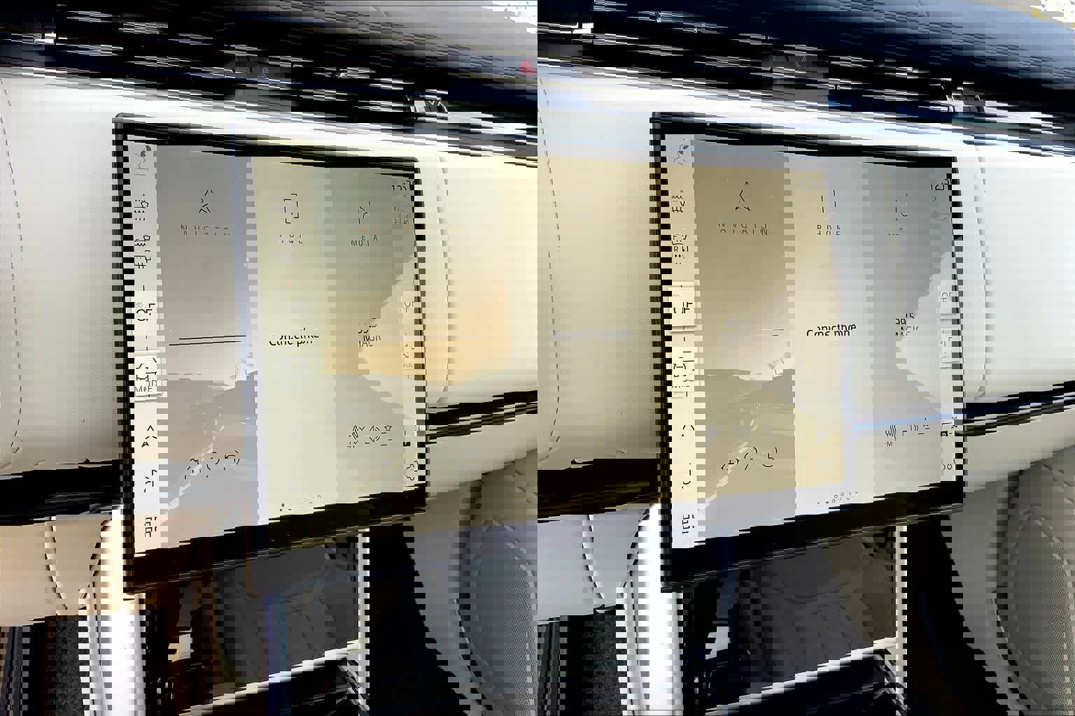 New 2025 Land Rover Range Rover SE image 17