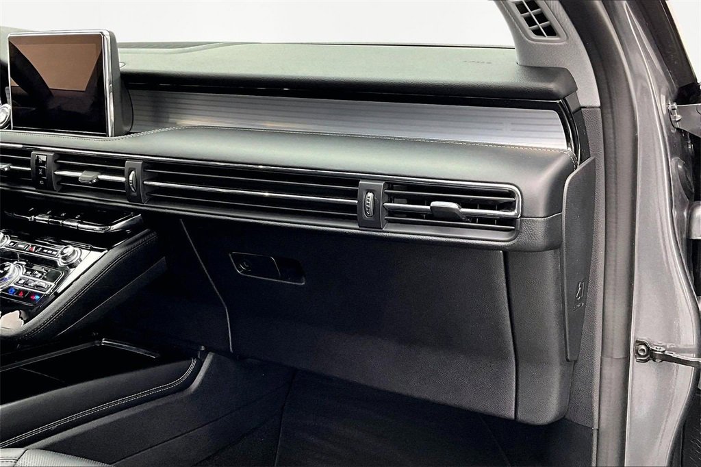 Used 2022 Lincoln Corsair AWD w/ Equipment Group 101A image 17