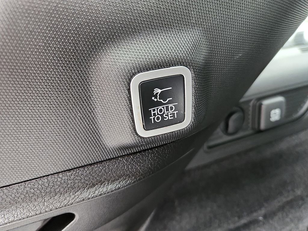 Used 2024 Jeep Grand Cherokee Summit w/ Luxury Tech Group V image 8