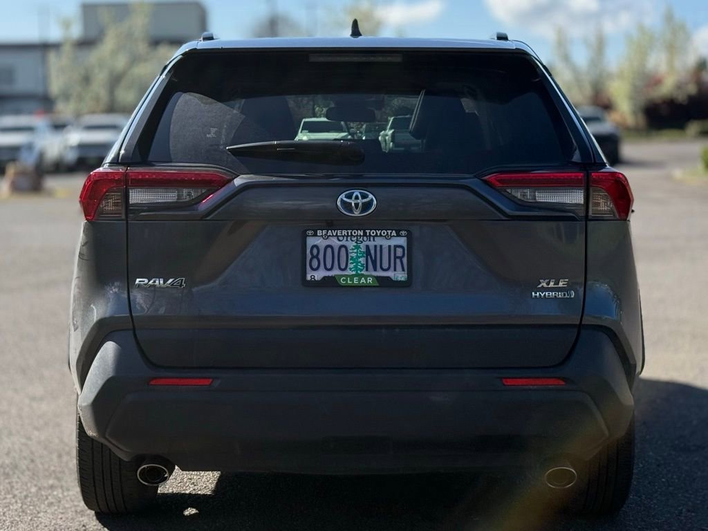 Used 2022 Toyota RAV4 XLE Premium image 4