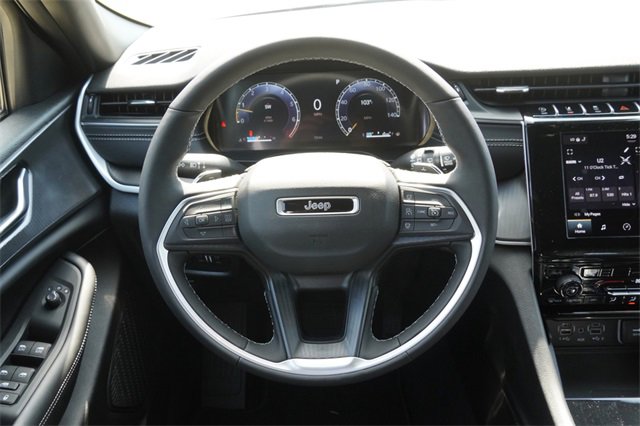 New 2025 Jeep Grand Cherokee Altitude image 16