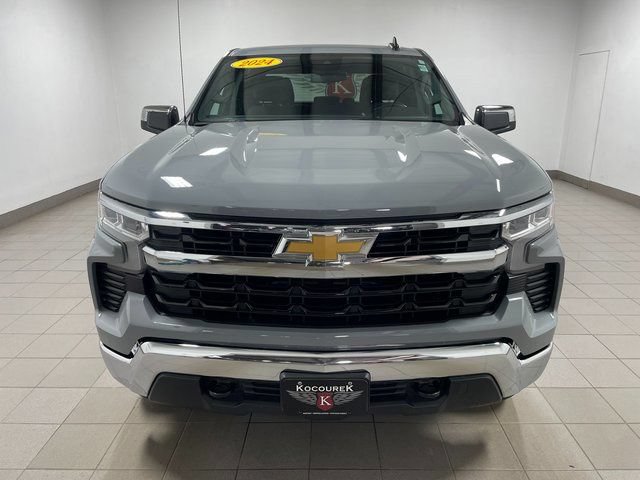 Used 2024 Chevrolet Silverado 1500 LT AWD/4WD image 2