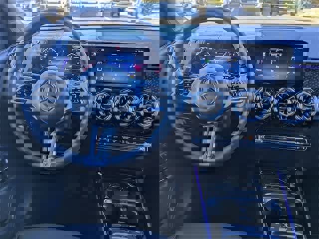 Used 2025 Mercedes-Benz GLB 250 image 3