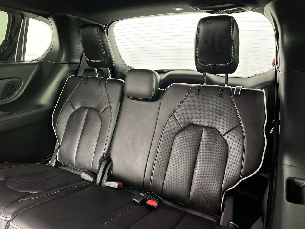 Used 2025 Chrysler Pacifica Limited FWD image 24