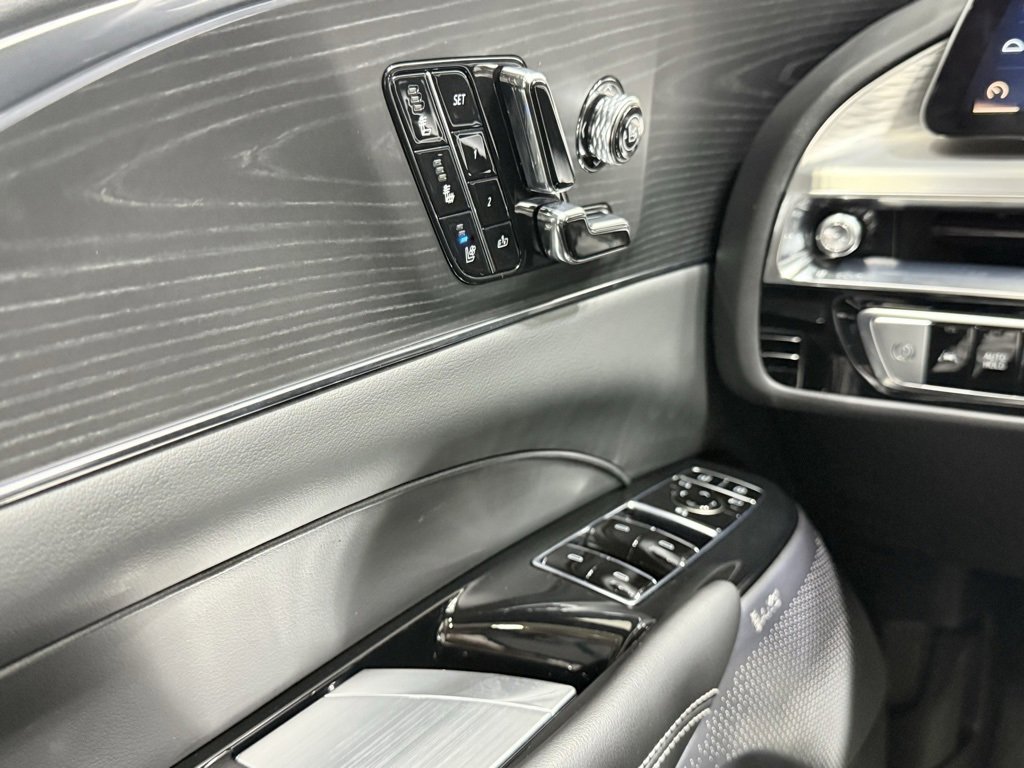 Used 2024 Cadillac Lyriq Sport image 18