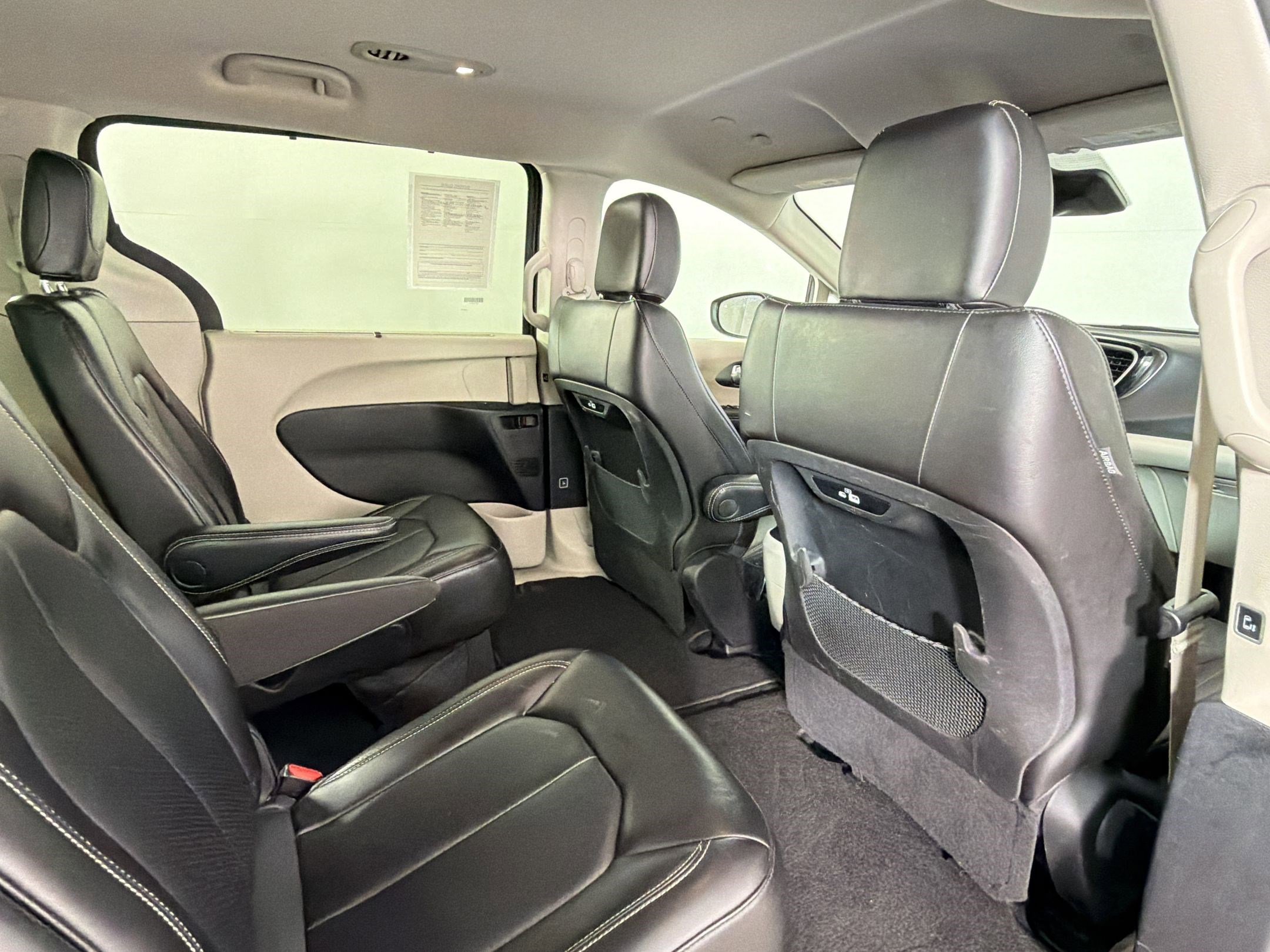 Used 2023 Chrysler Pacifica Touring-L FWD image 28