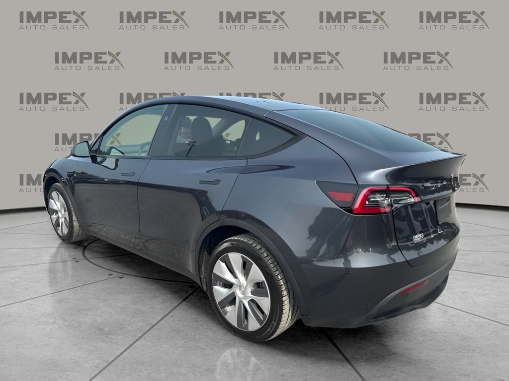 Used 2024 Tesla Model Y Long Range AWD/4WD image 2