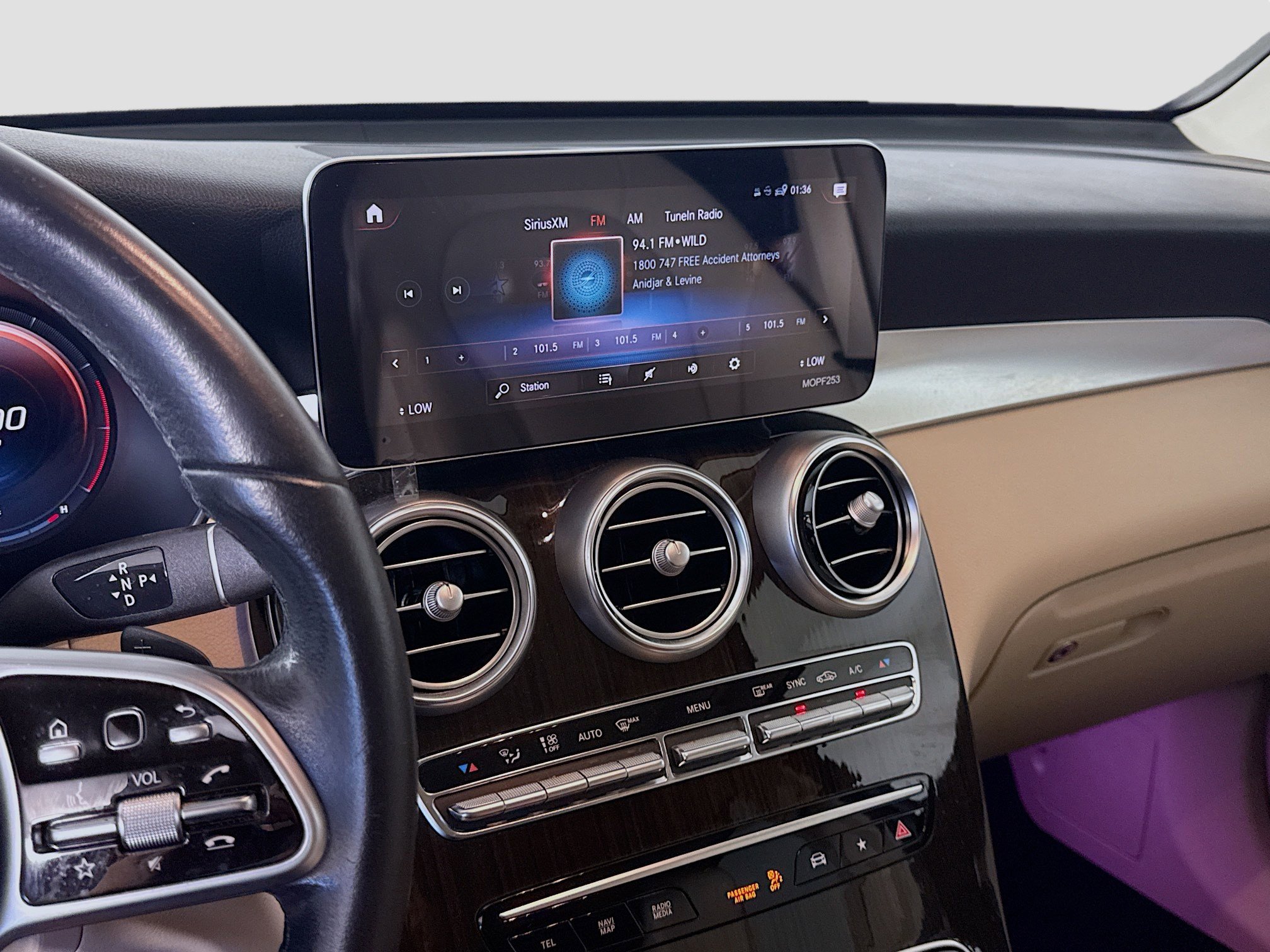 Used 2022 Mercedes-Benz GLC 300 w/ Premium Package Lite image 18