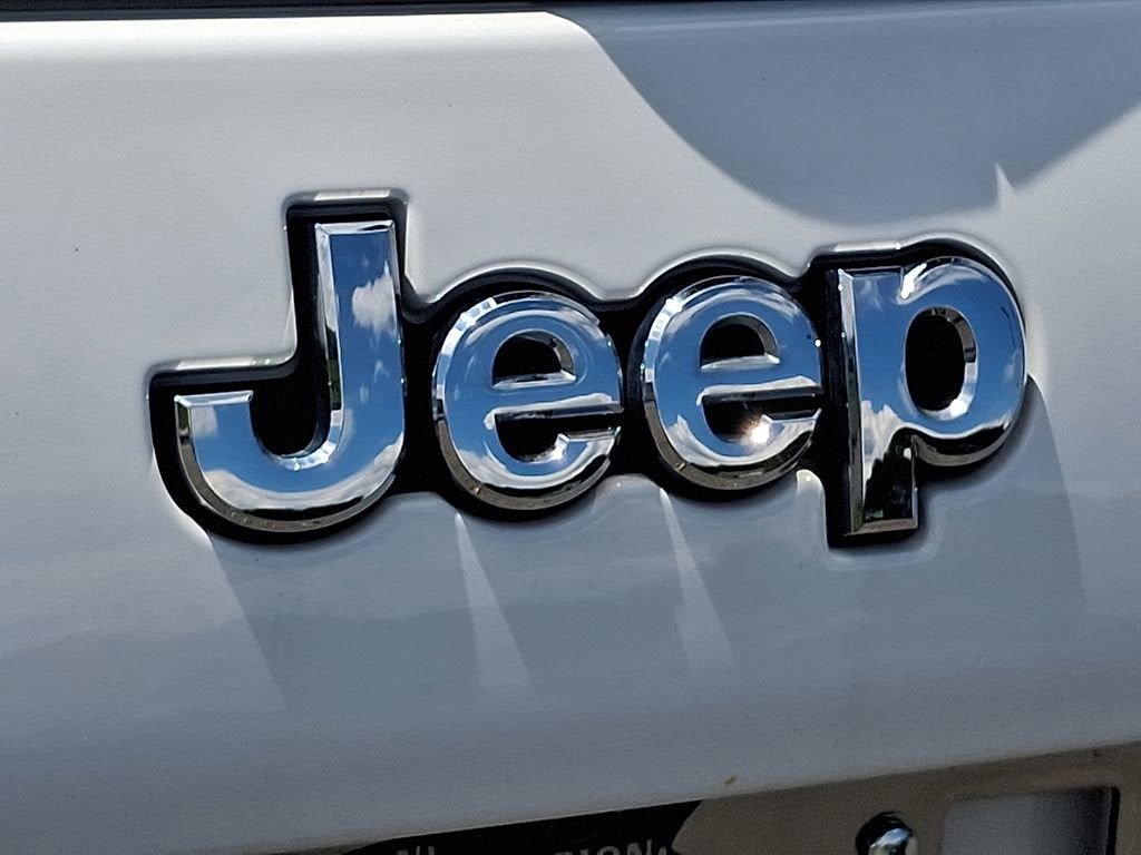 Used 2022 Jeep Cherokee Limited AWD/4WD image 30