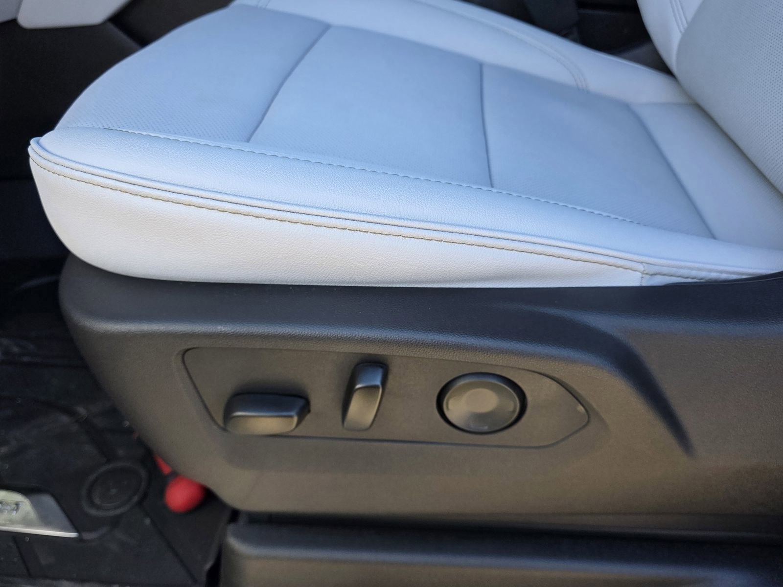 New 2026 Chevrolet Suburban Premier w/ Sun And Tow Package image 27