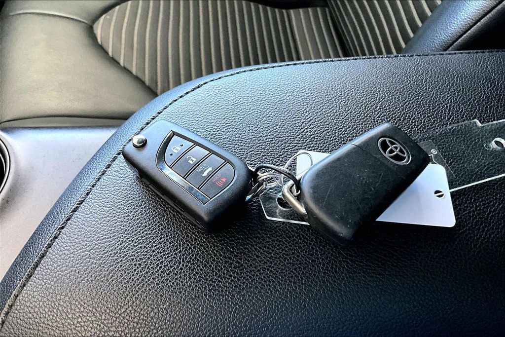 Certified 2022 Toyota Camry SE image 35