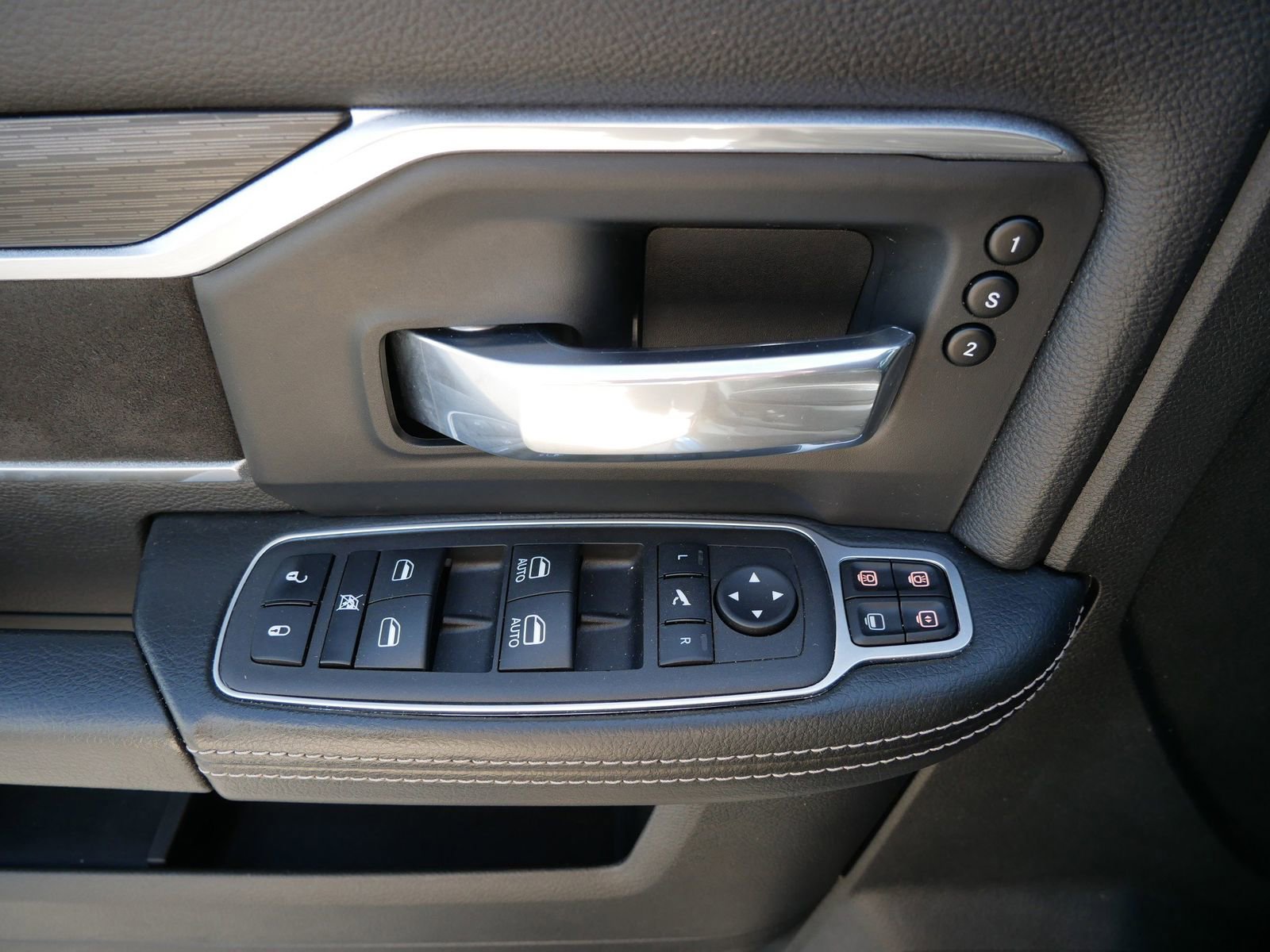 Used 2023 RAM 2500 Laramie AWD/4WD image 15