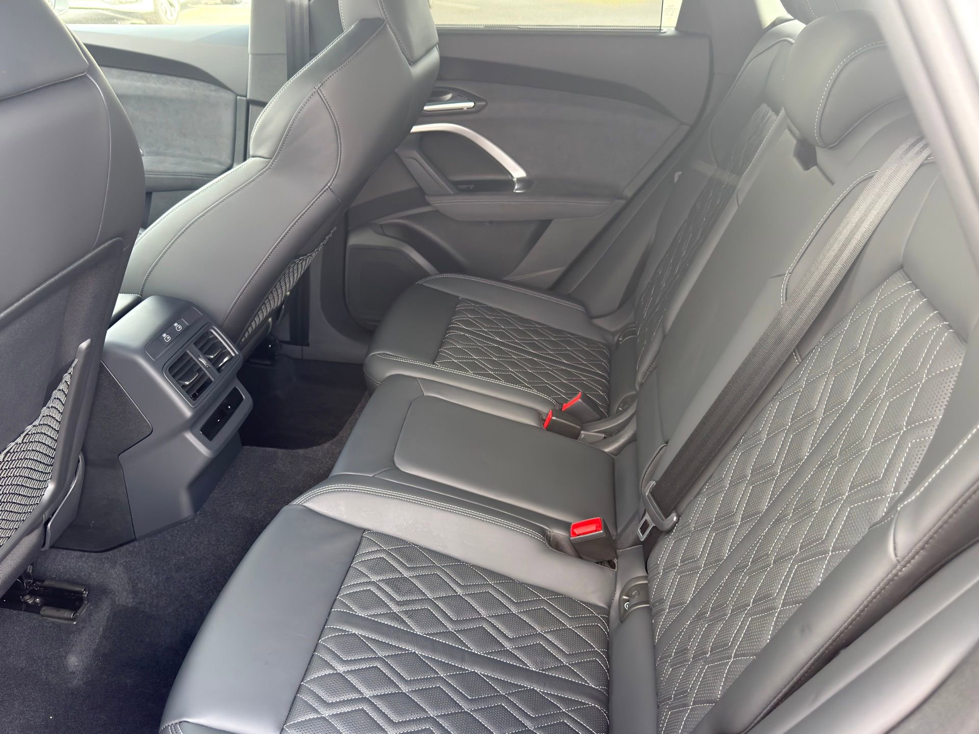 Used 2025 Audi SQ5 Premium Plus w/ Premium Plus Package image 23