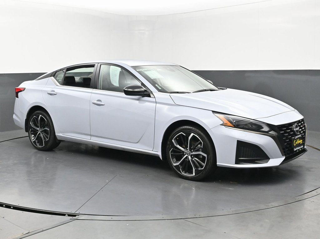 Used 2023 Nissan Altima 2.5 SR image 3