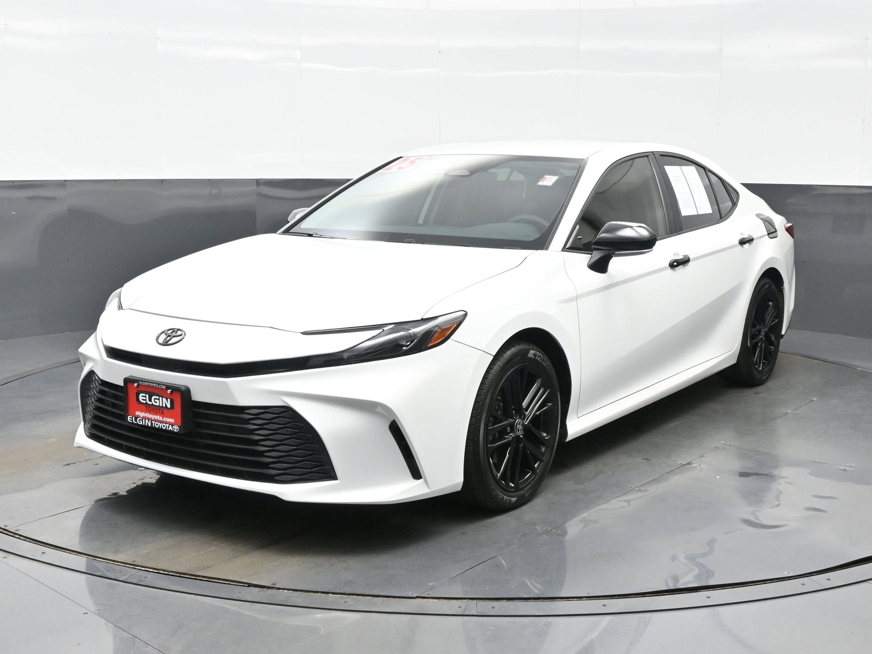 Used 2025 Toyota Camry LE w/ Convenience Package image 2