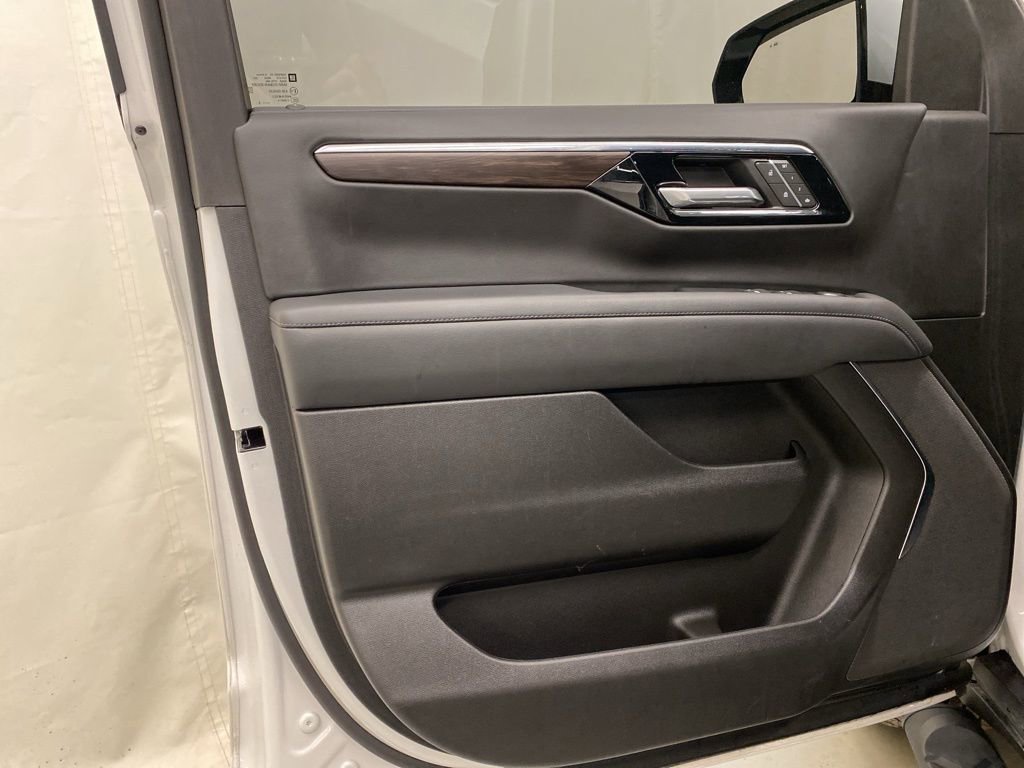 Used 2025 Chevrolet Suburban Z71 AWD/4WD image 10