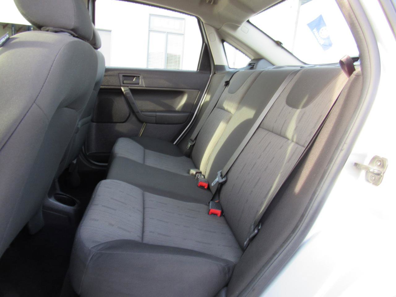 Used 2008 Ford Focus SE image 25