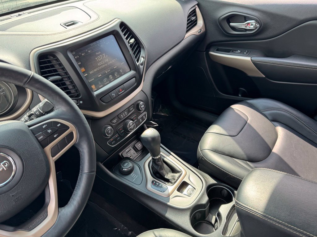 Used 2018 Jeep Cherokee Limited AWD/4WD image 16