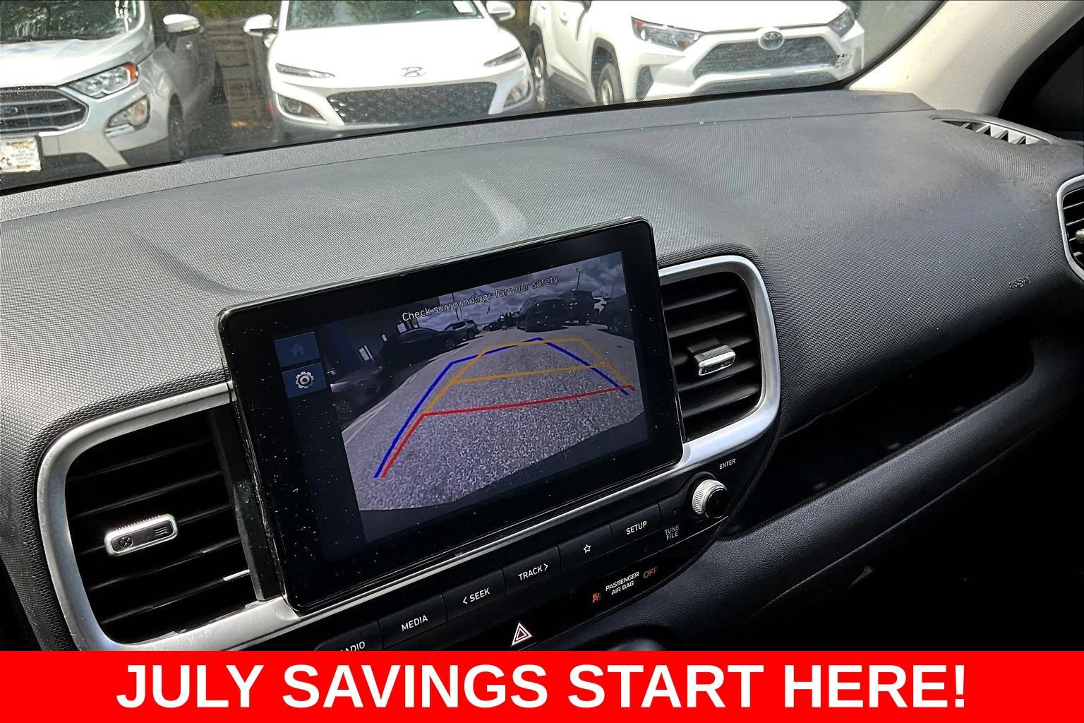 Used 2025 Hyundai Venue SEL FWD image 18