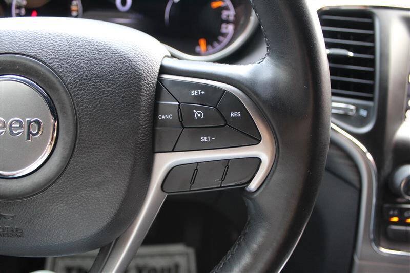 Used 2021 Jeep Grand Cherokee Laredo AWD/4WD image 16