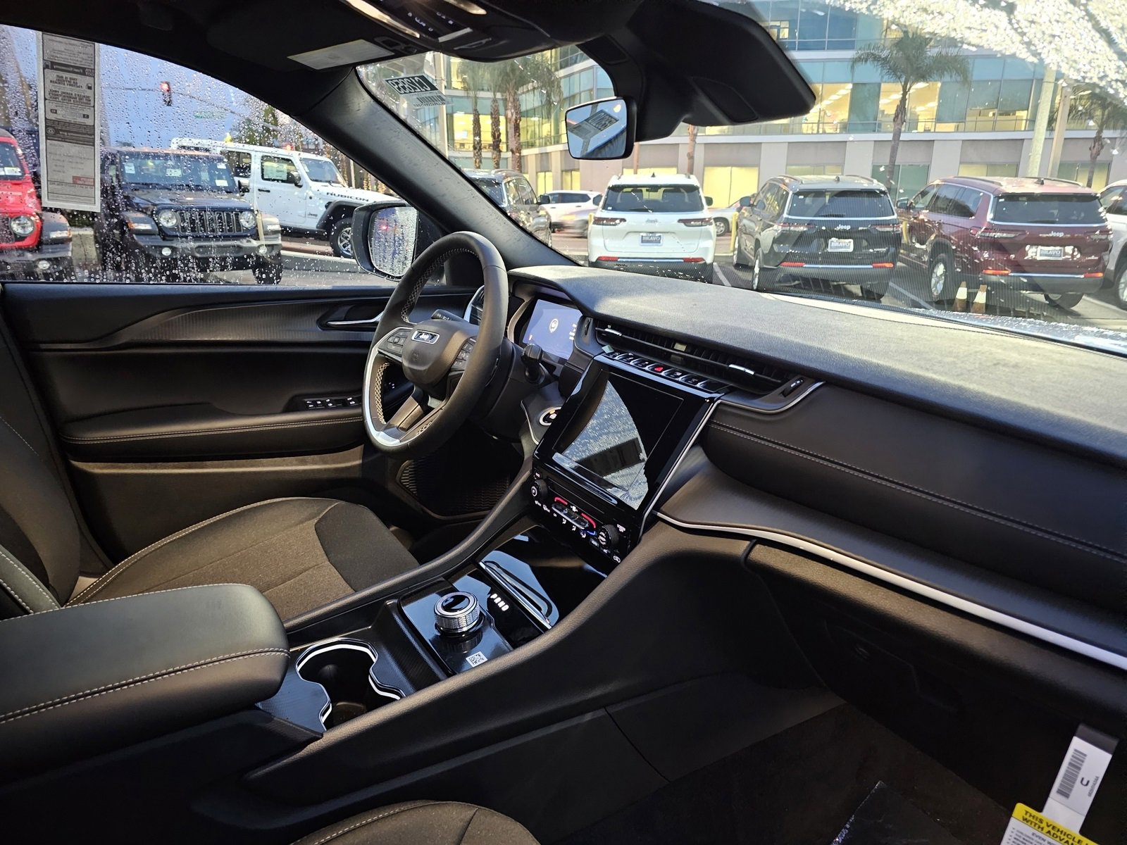 New 2025 Jeep Grand Cherokee L Laredo image 28